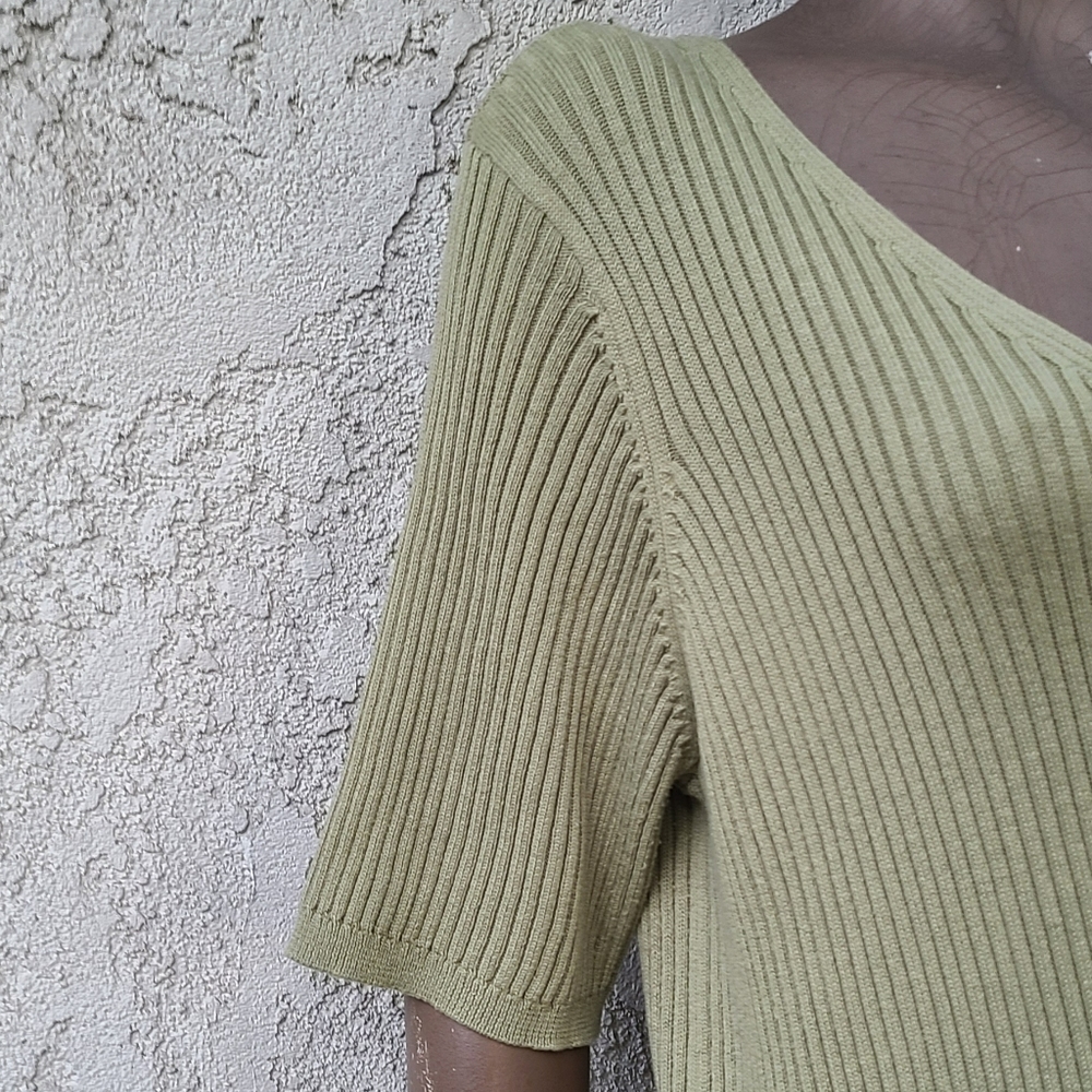 Green Ribbed Sweater - Picture 2 of 9